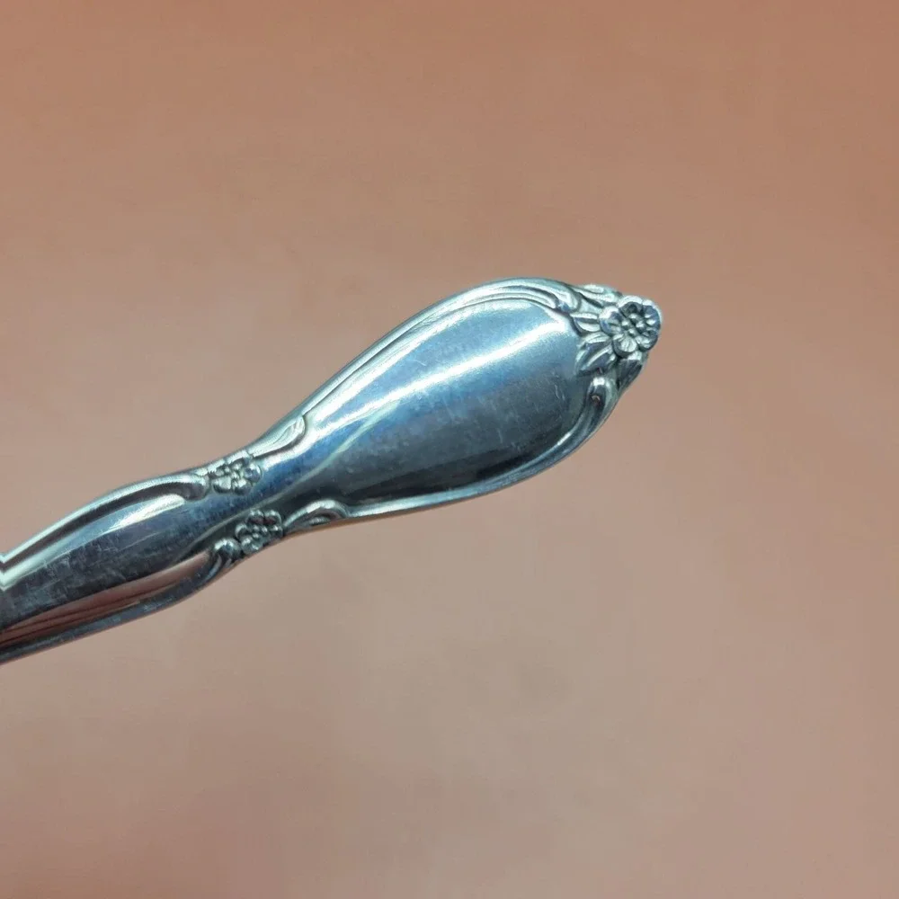Oneida Chatelaine Stainless Steel Flat Handle Master Butter Knife 6 3/4 in